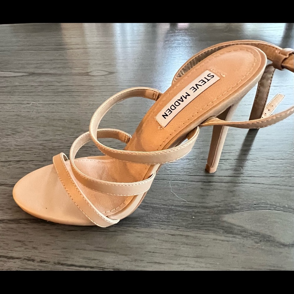 Steve Madden ankle strap nude sandals. NWOT.